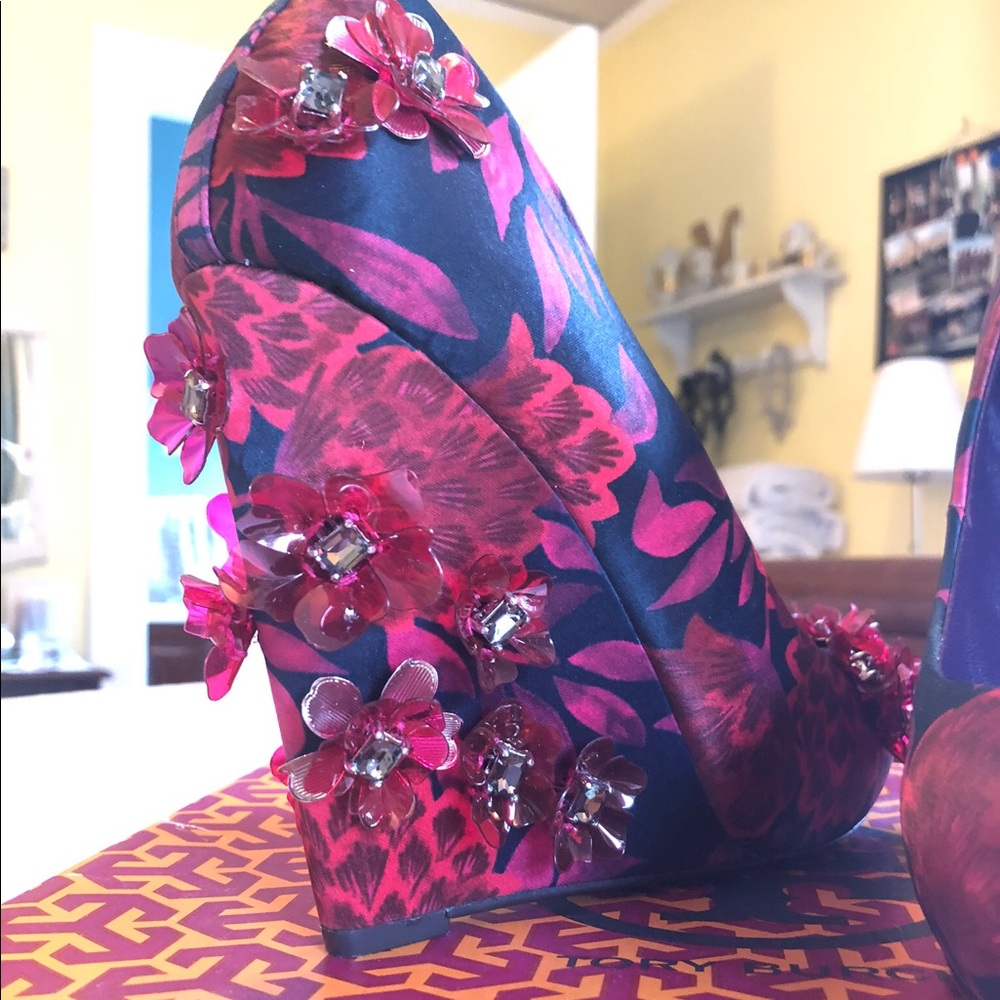 Tory Burch  120 MM  printed matte satin wedge - Picture 2 of 6